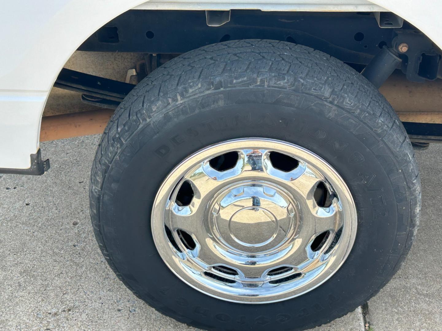 2014 White /Gray Ford F-150 XL SuperCab 6.5-ft. Bed 2WD (1FTEX1CM2EK) with an 3.7L V6 DOHC 24V engine, 6-Speed Automatic transmission, located at 17760 Hwy 62, Morris, OK, 74445, (918) 733-4887, 35.609104, -95.877060 - 2014 FORD F-150 XL SUPERCAB 6.5-ft. BED 2WD 3.7L V6 FEATURES KEYLESS REMOTE ENTRY, POWER LOCKS, POWER WINDOWS, AM/FM STEREO, SIRIUS XM STEREO, CD PLAYER, AUXILLARY PORT, CRUISE CONTROL, TRACTION CONTROL, MULTI-FUNCTIONING STEERING WHEEL CONTROLS, TRAILER HITCH. HAS 143,869 MILES WITH 235/75R17 TIR - Photo#30